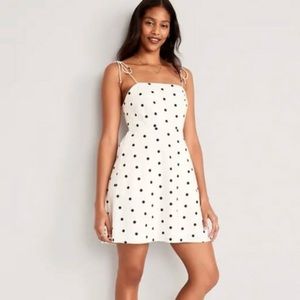 Old Navy Linen Tie Strap Polka Dot Dress Medium
Off White Black Pockets Smocked